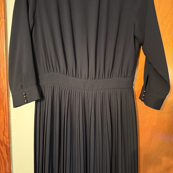 Sessun Arkadelphia pleated navy dress - Picture 7 of 11